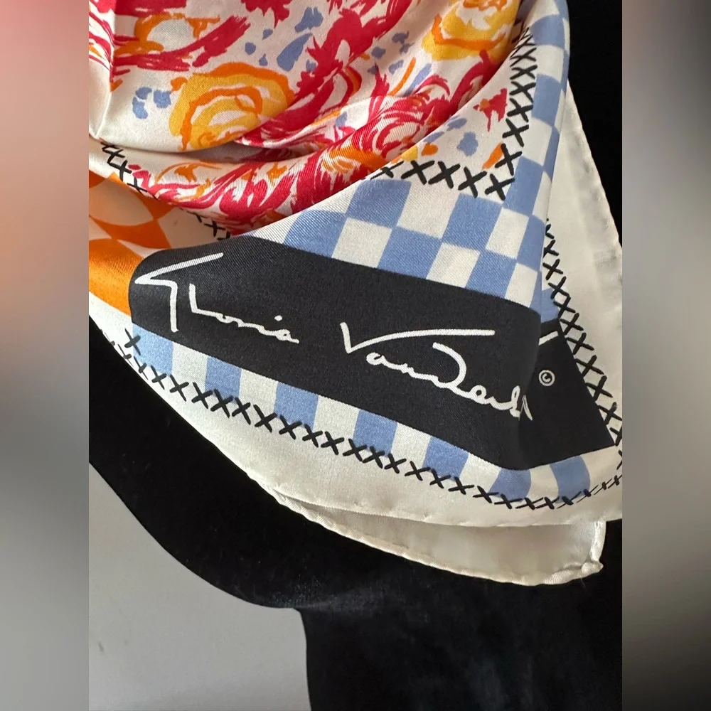 Gloria Vanderbilt‎ scarf 100% silk